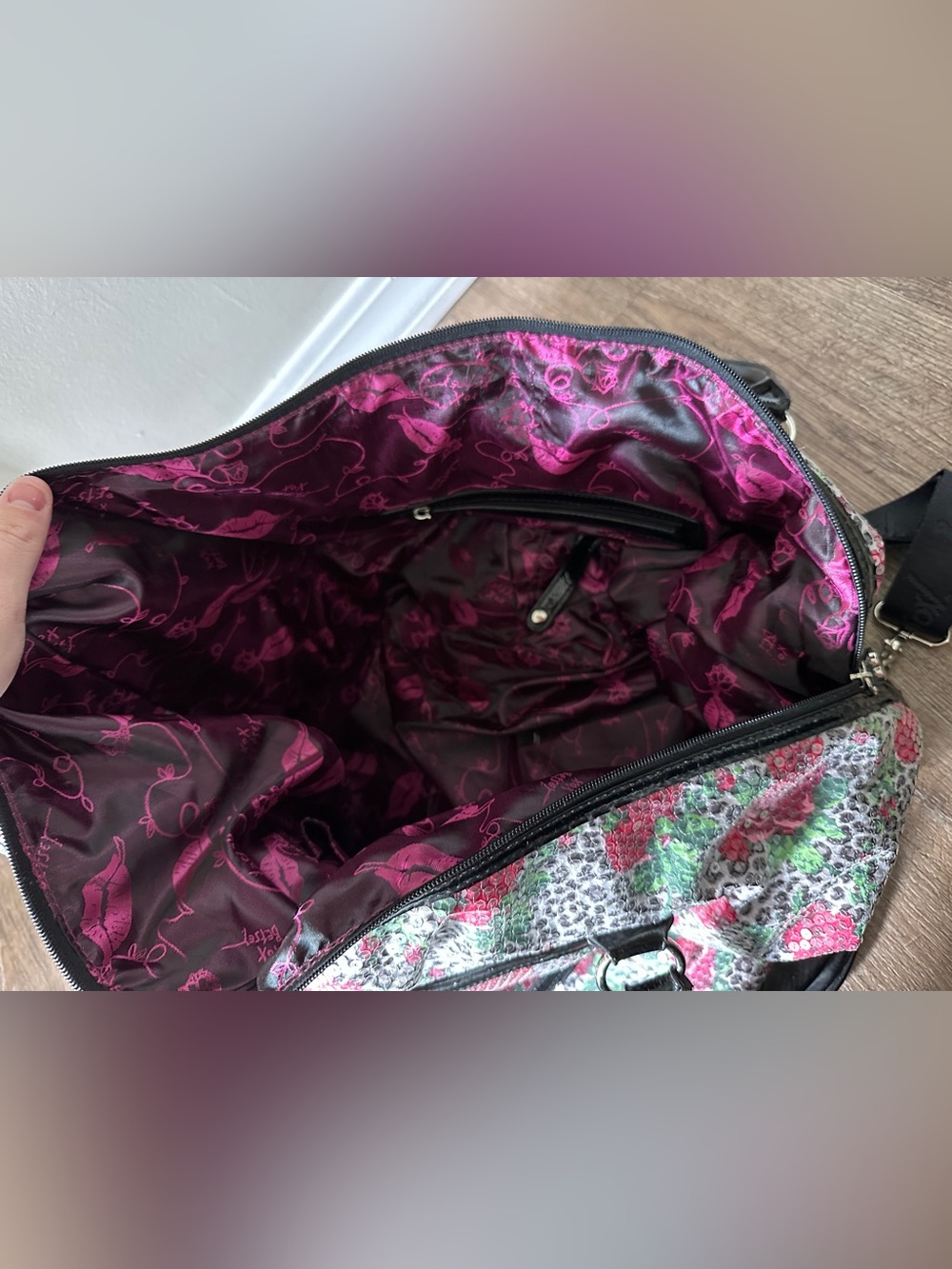 Betsey Johnson Sequin Leopard Rose Weekender Bag Heart Pocket - EUC - Picture 8 of 9